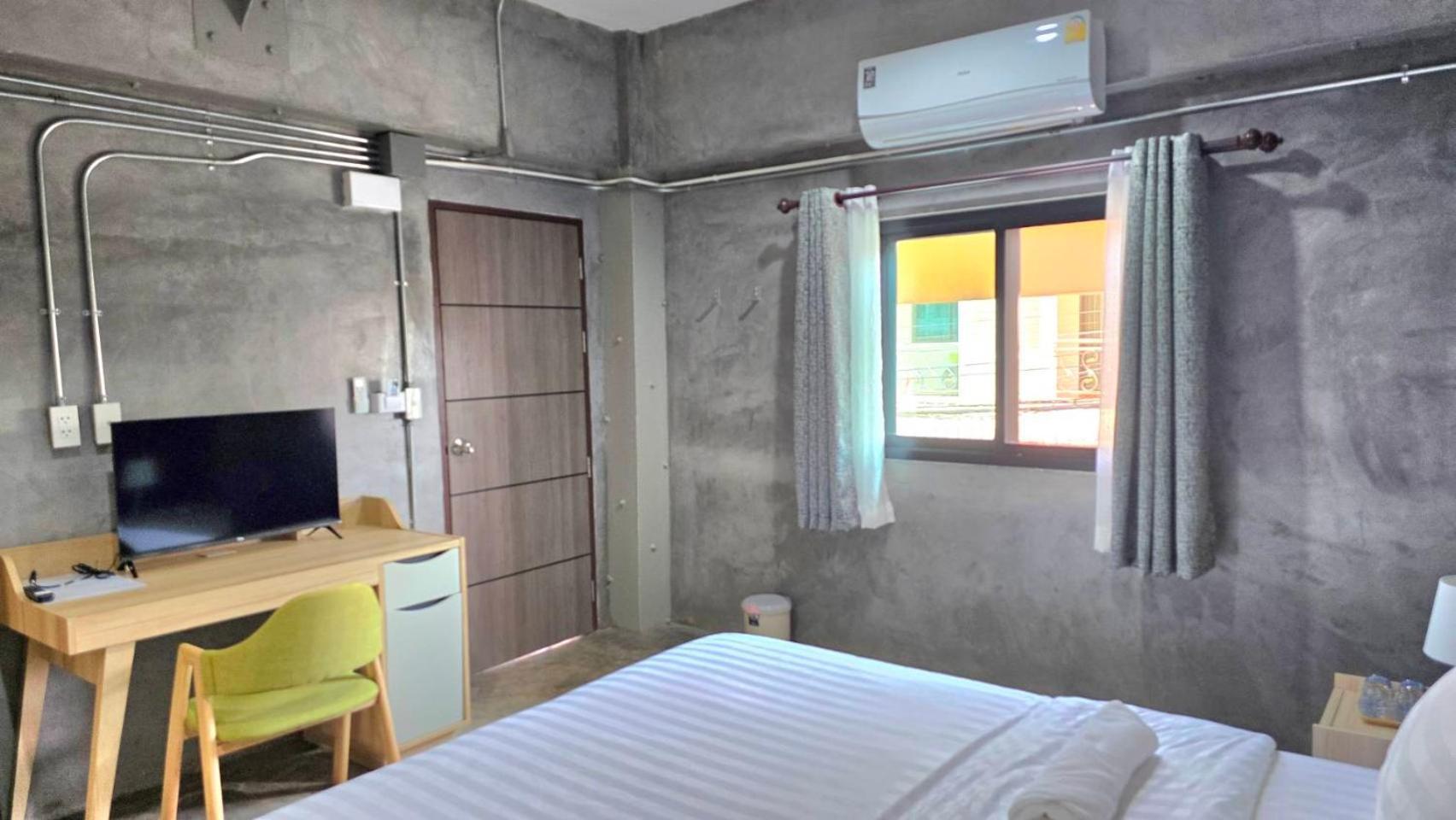Captain Joe Cafe & Hostel HHQ Extérieur photo